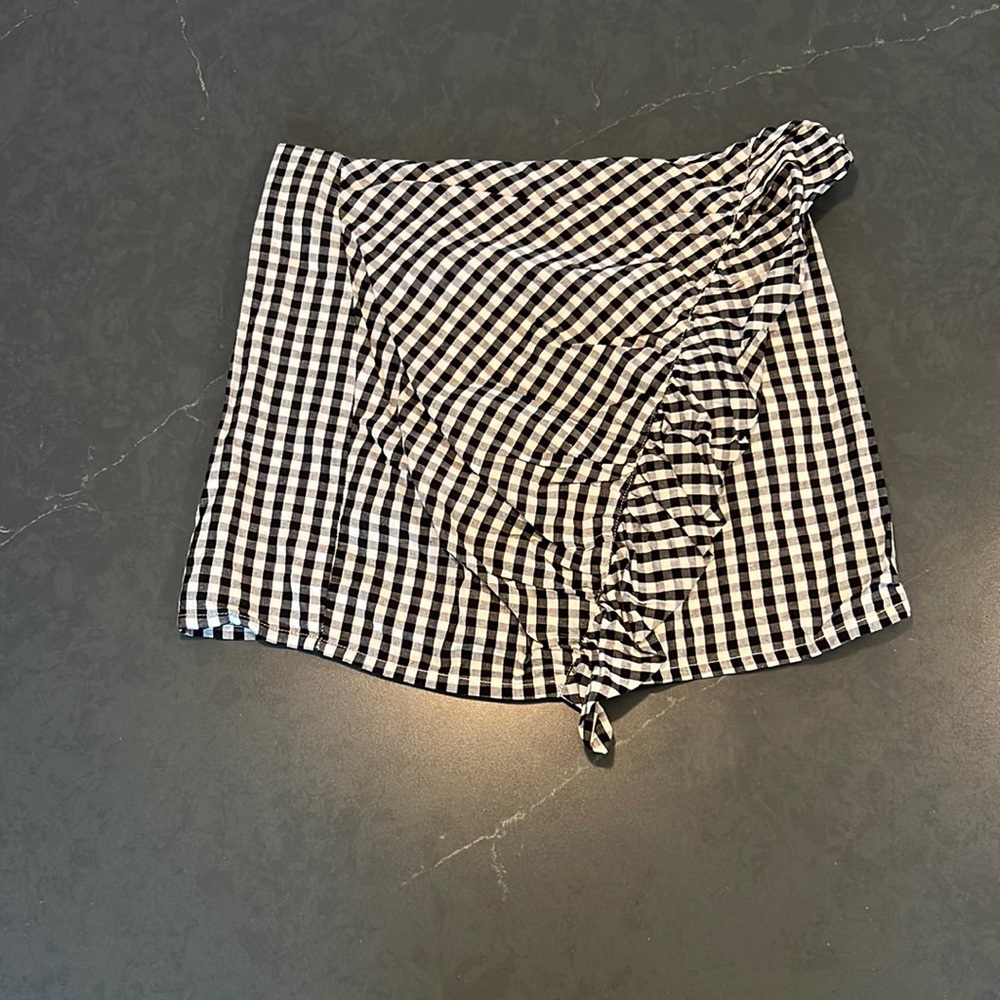 checkered black and white mini skirt